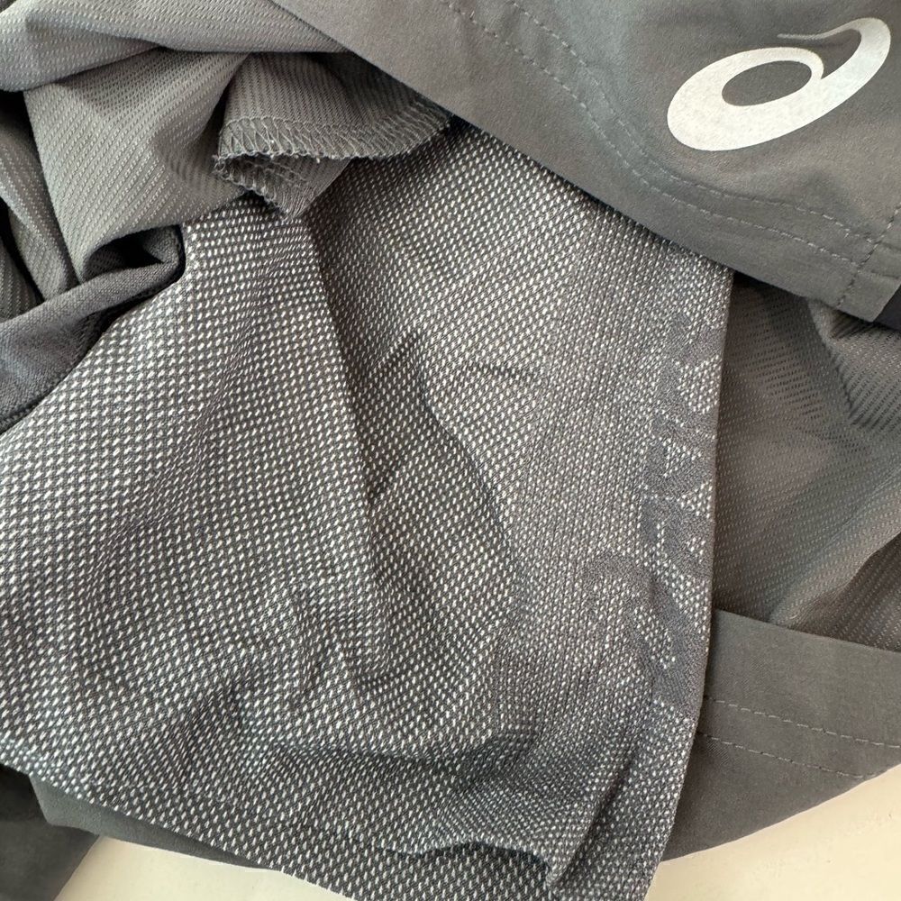 ASICS lined running shorts size L - Picture 4 of 4